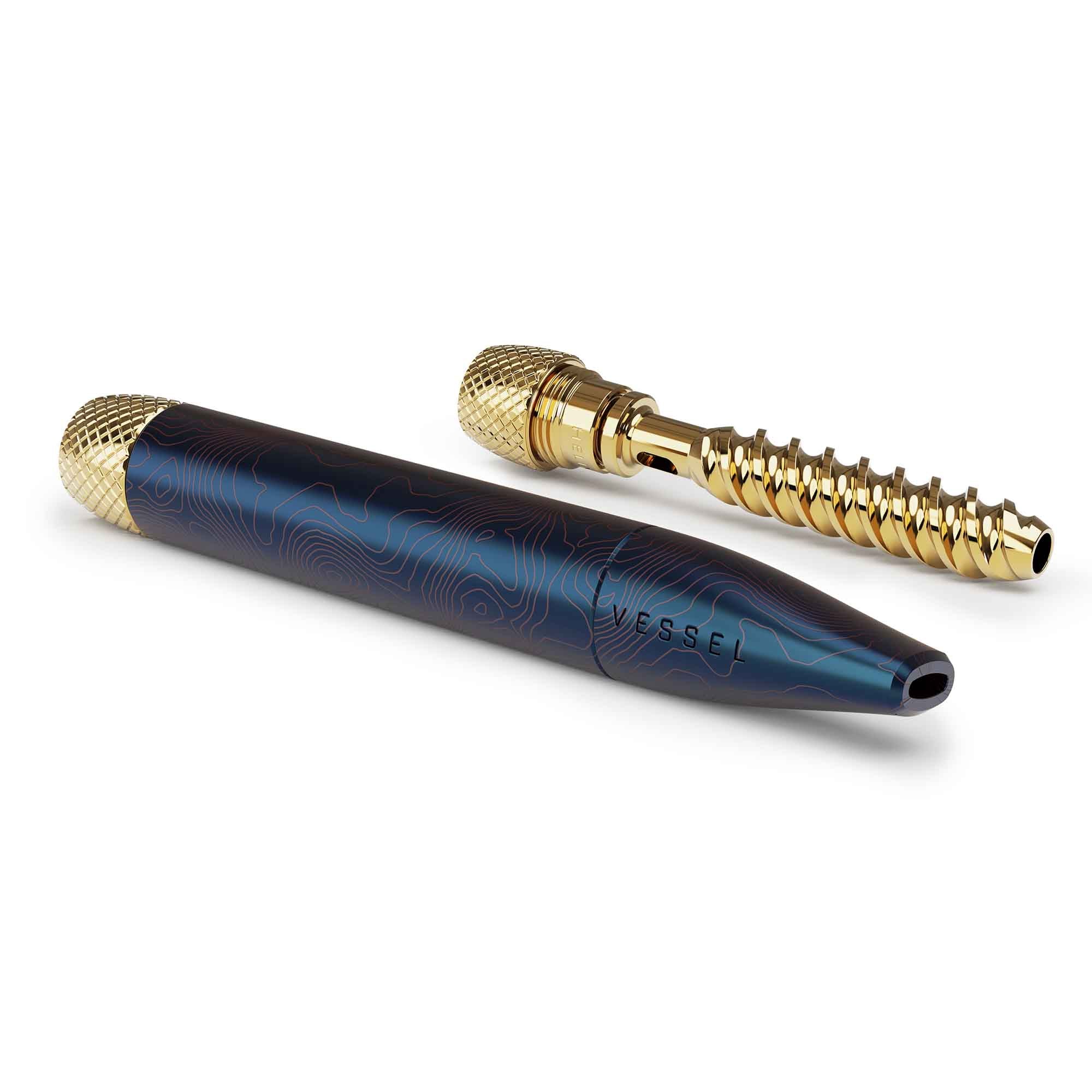 Pen Vessel assemblata con corpo blu e dettagli dorati